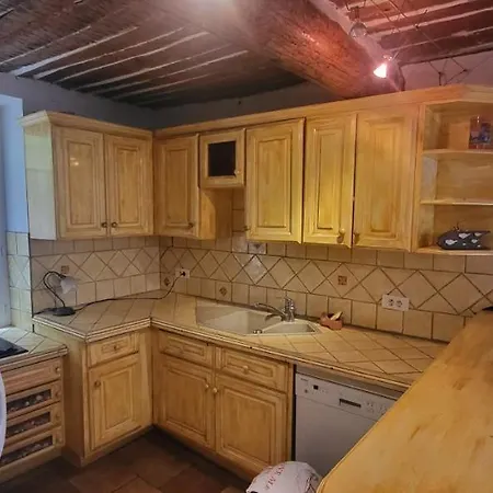 Centre Village Medieval Bormes-les-mimosas, 1 Chambre, 3 Personnes Appartement *