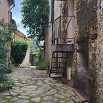 Centre Village Medieval Bormes-les-mimosas, 1 Chambre, 3 Personnes * Bormes-les-Mimosas
