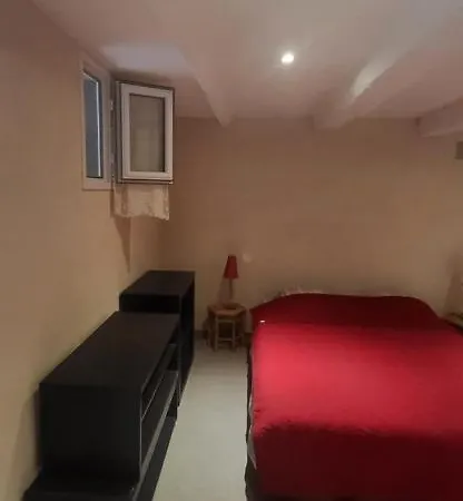Centre Village Medieval Bormes-les-mimosas, 1 Chambre, 3 Personnes * 봄레미모사