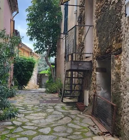 Centre Village Medieval Bormes-les-mimosas, 1 Chambre, 3 Personnes * 봄레미모사