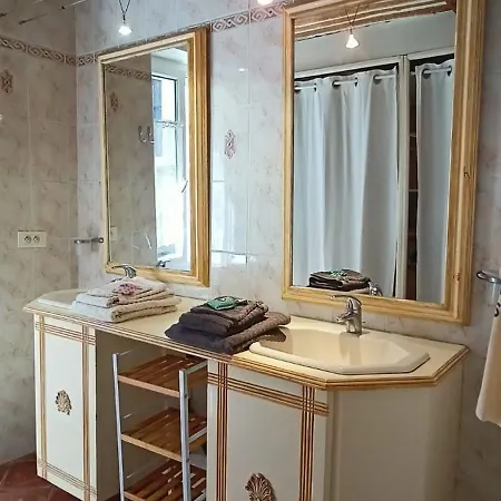 Centre Village Medieval Bormes-les-mimosas, 1 Chambre, 3 Personnes * 봄레미모사